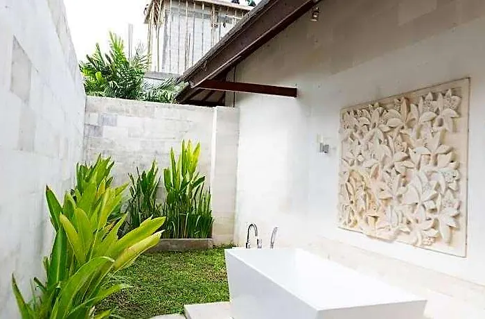ホテル Enchanting Canggu 4*